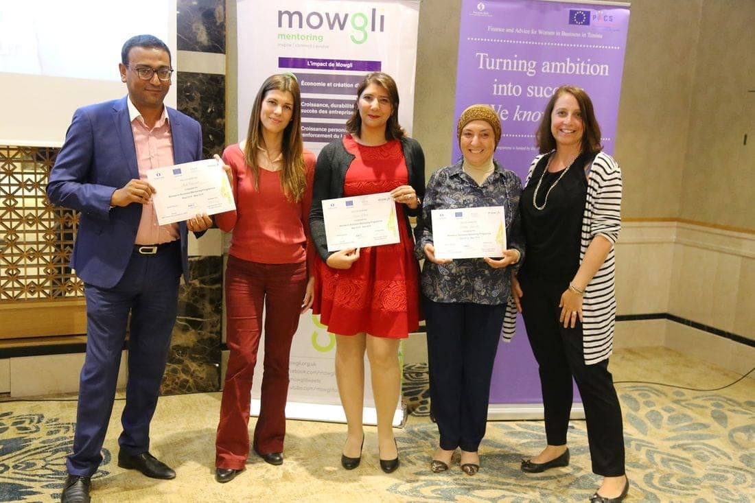Remise de certificats aux participantes du programme de mentorat mené avec Mowgli Mentoring et l'Union Européenne.